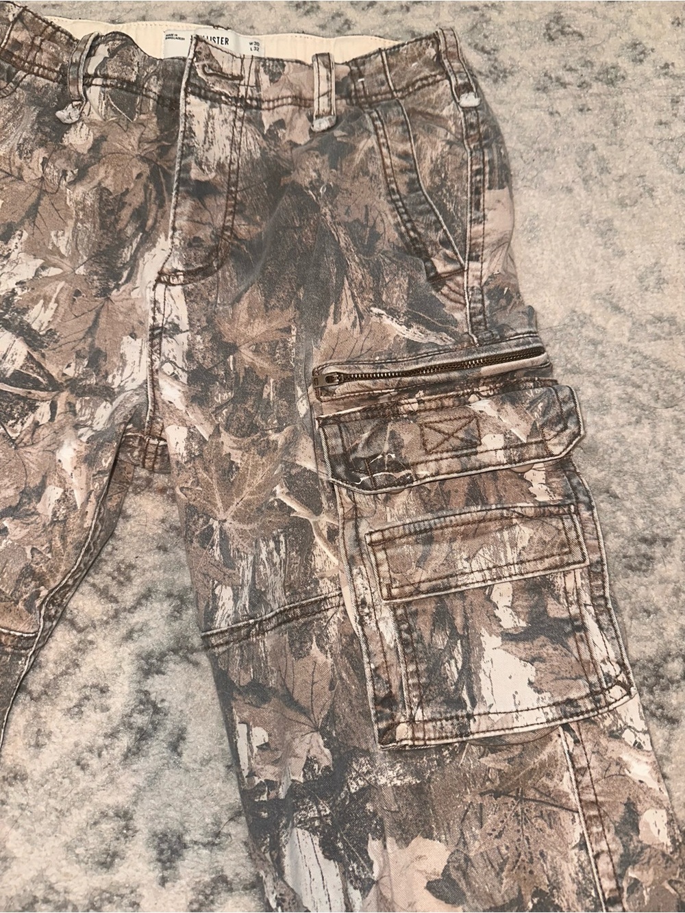 Hollister Men's Brown Camo Relaxed Utility Cargo Jeans